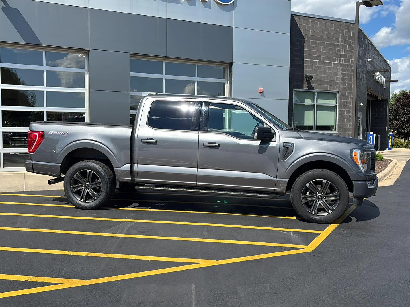 Used 2022 Carbonized Gray Ford XLT image 5