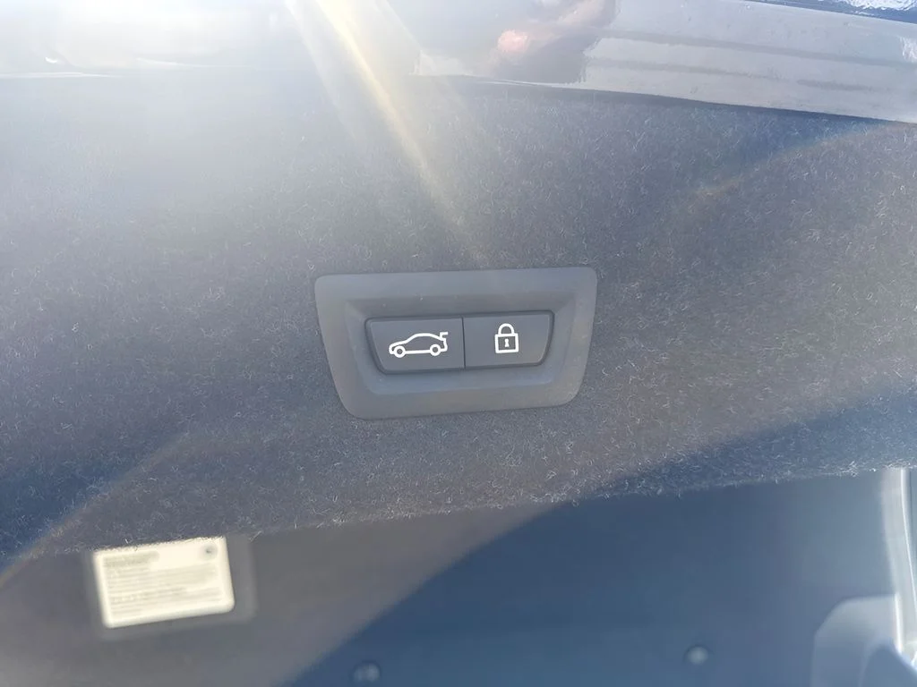 Used 2020 Black BMW 330i image 21