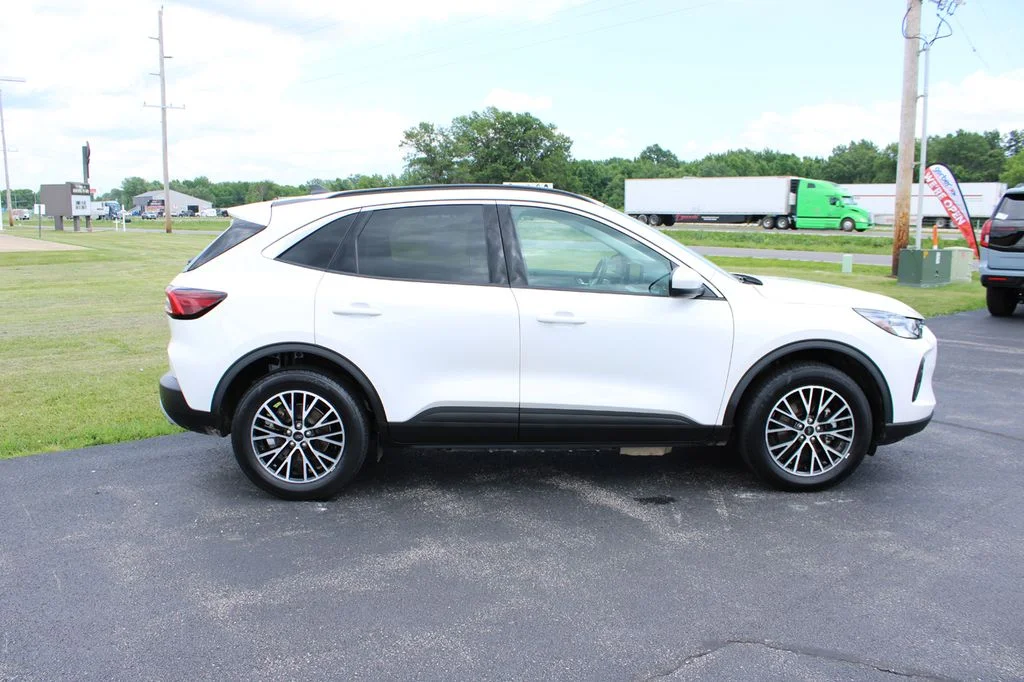 Used 2024 White Metallic Ford Base image 14