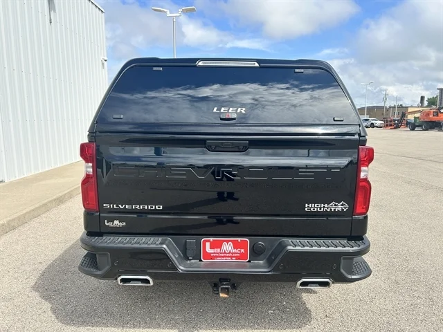 Used 2024 BLACK CHEVROLET High Country image 5