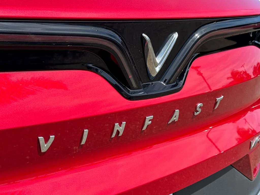 2025 VinFast VF 8 Eco - Photo 10