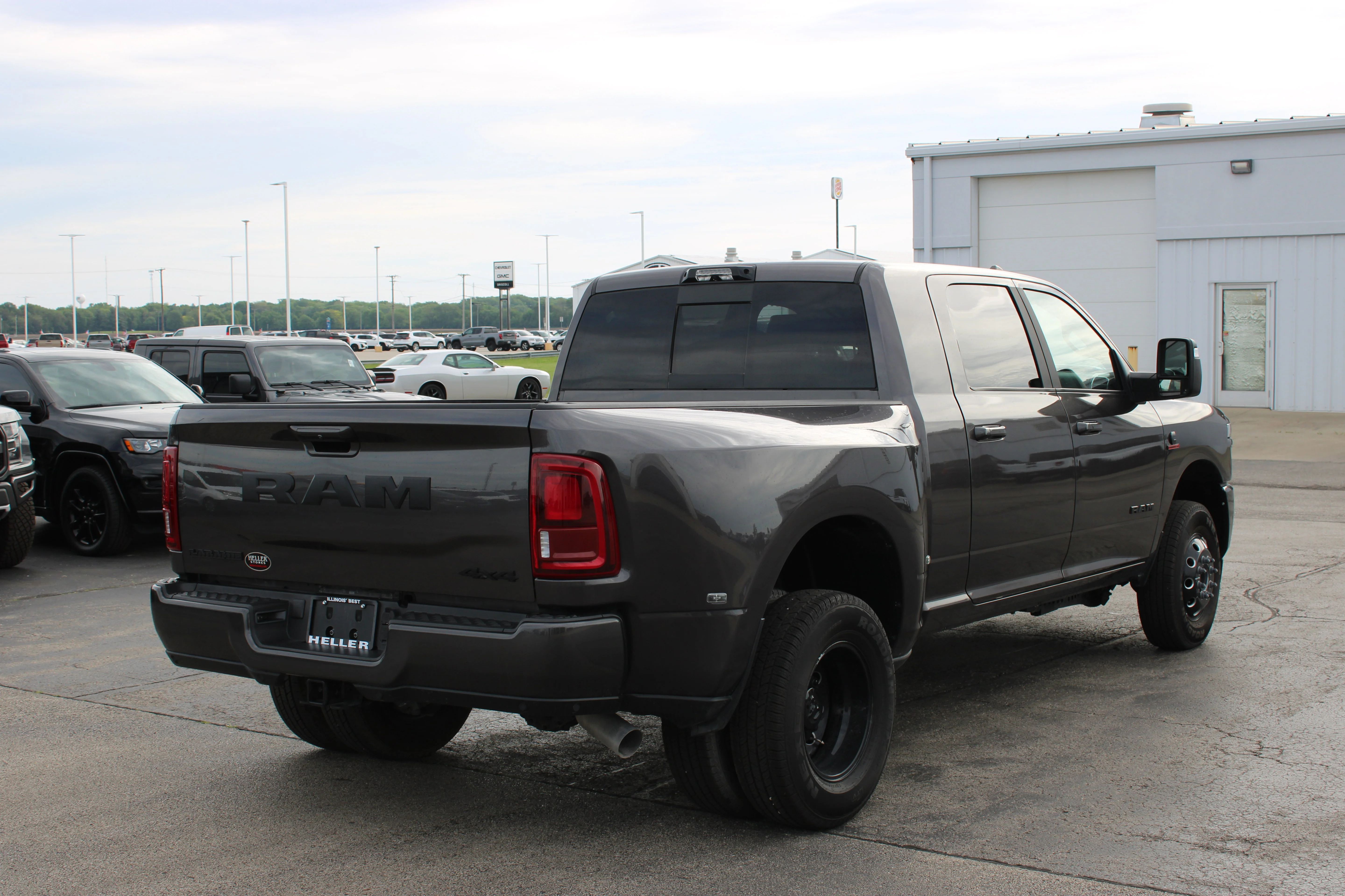 Used 2025 Granite Crystal Metallic Clearcoat Ram Laramie image 8