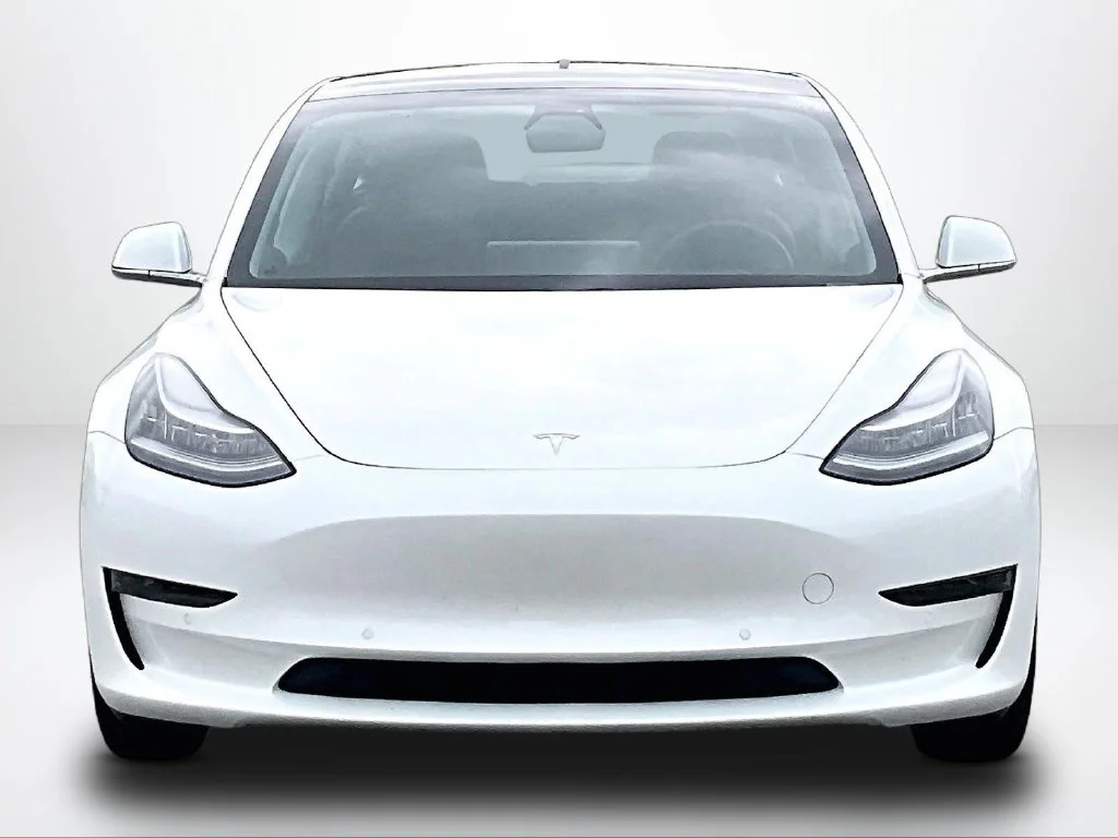 Used 2019 White Tesla Standard Range Plus image 4