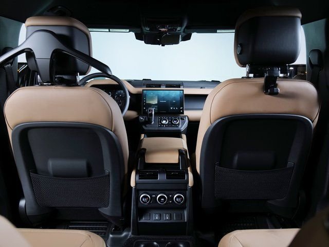 New 2026 Woolstone Green Land Rover X-Dynamic SE image 11