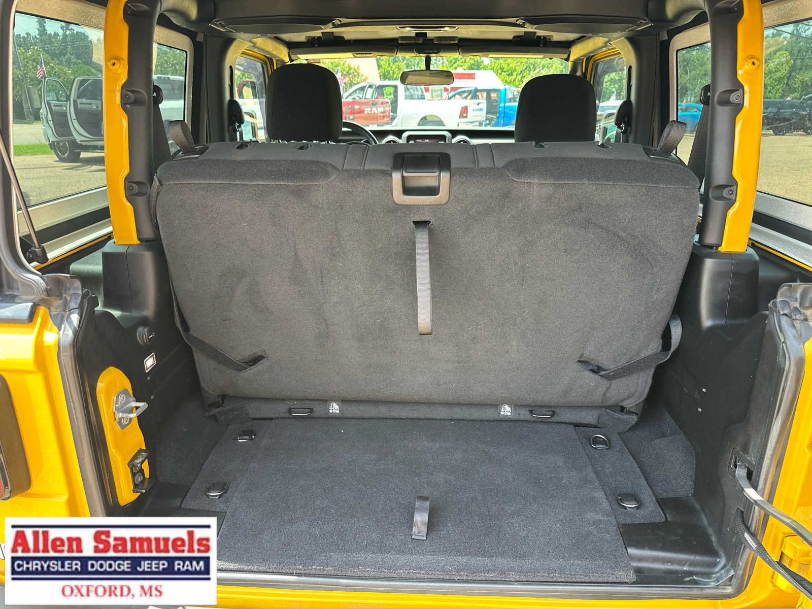 Used 2021 Hellayella Clearcoat Jeep Sport S image 23
