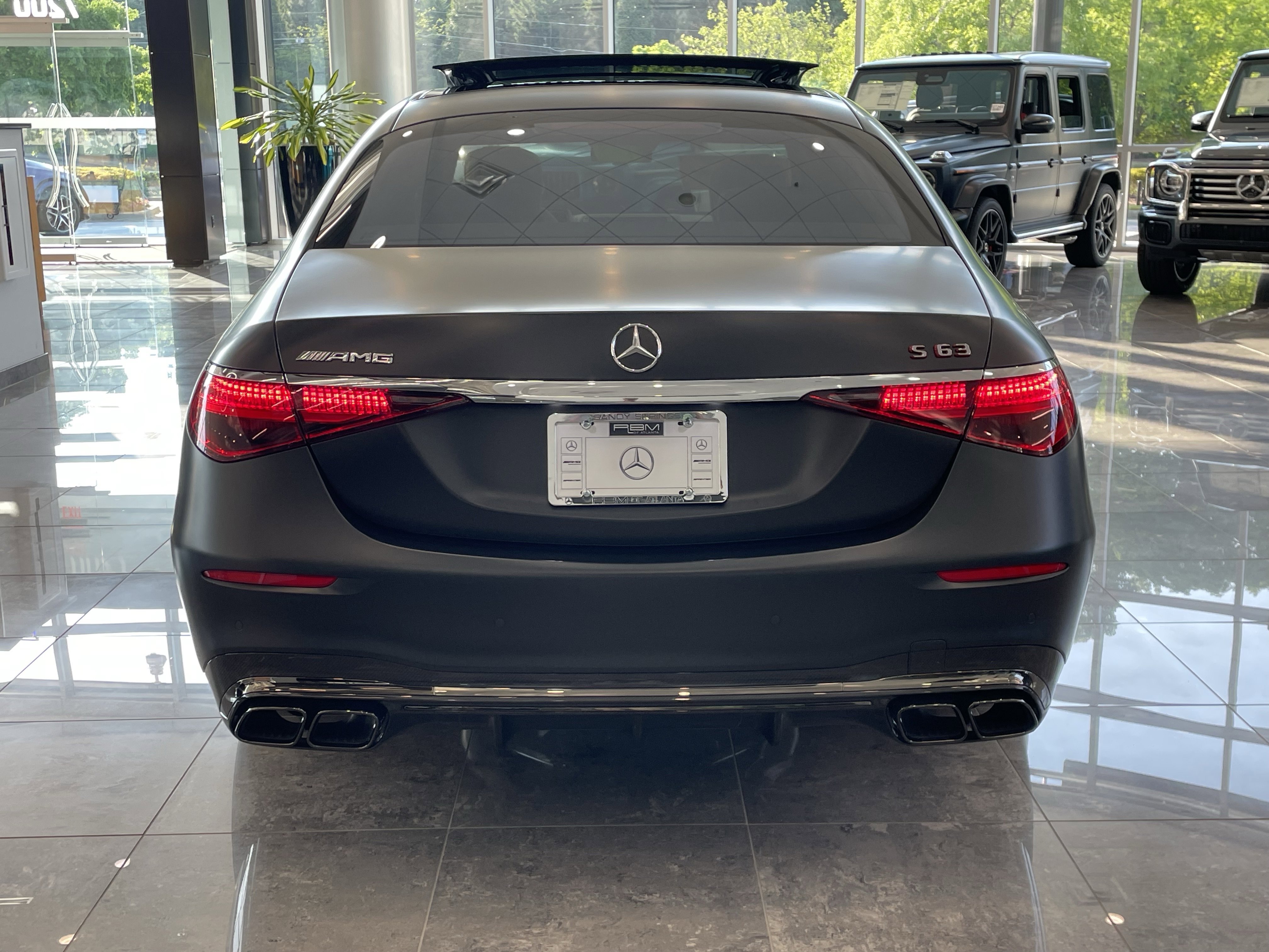 New 2026 MANUFAKTUR Graphite Grey Magno Mercedes-Benz AMG® S 63 E 4MATIC® Sedan image 7
