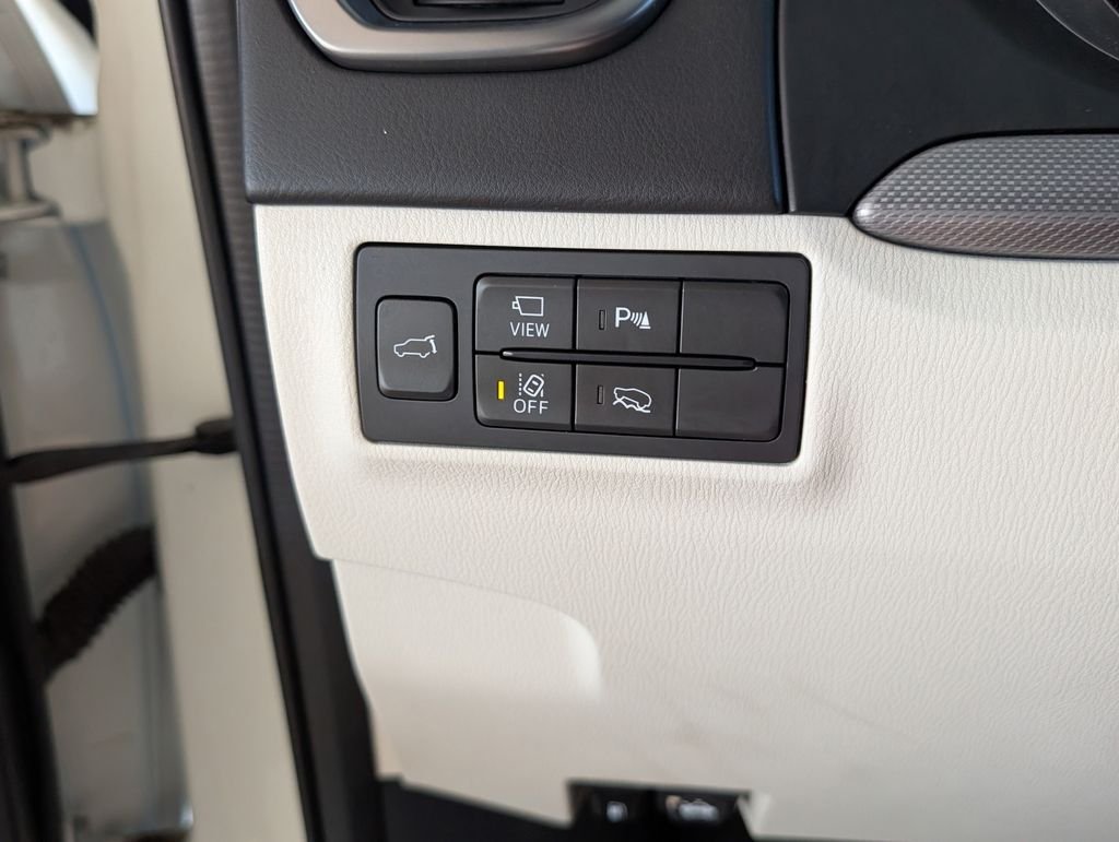 Used 2023 White Mazda Signature image 15