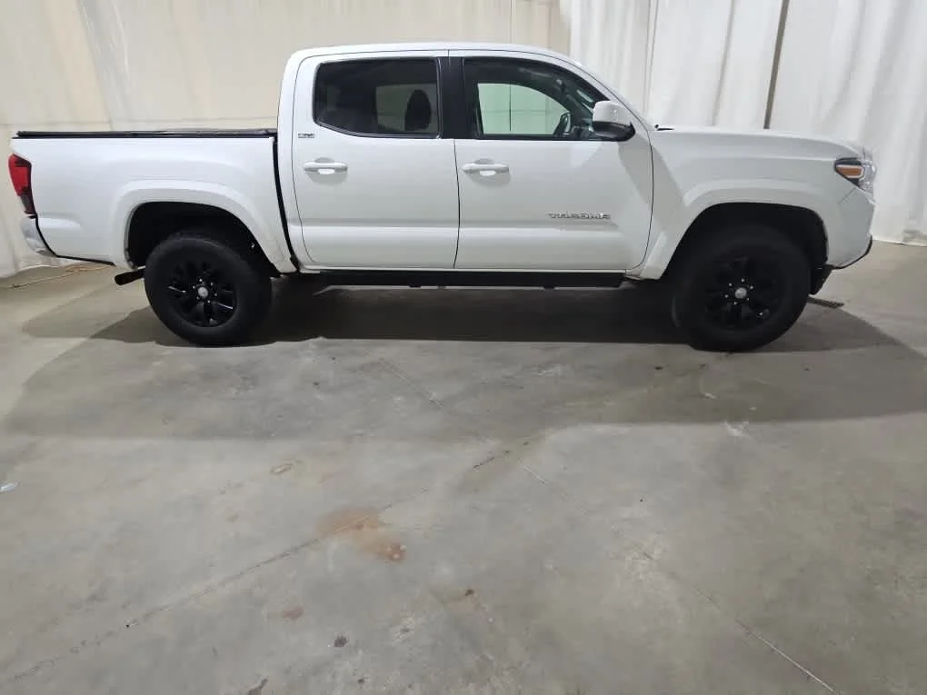 Used 2019 Super White Toyota SR5 image 5
