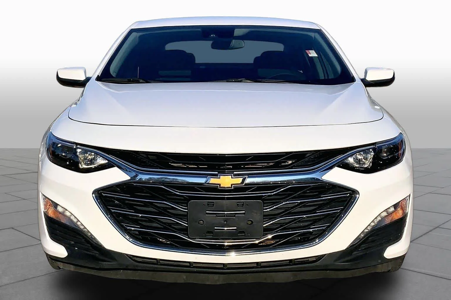Used 2024 Summit White Chevrolet LT image 4