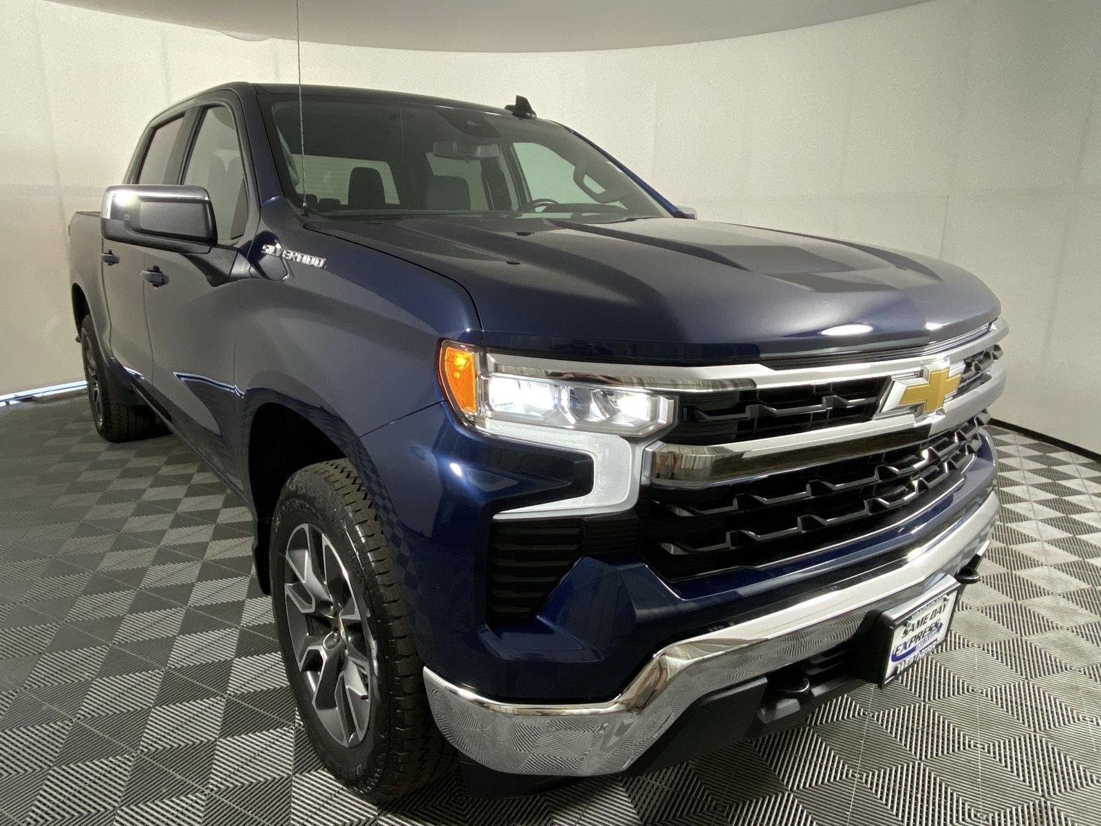 Used 2023 Northsky Blue Metallic Chevrolet LT image 18