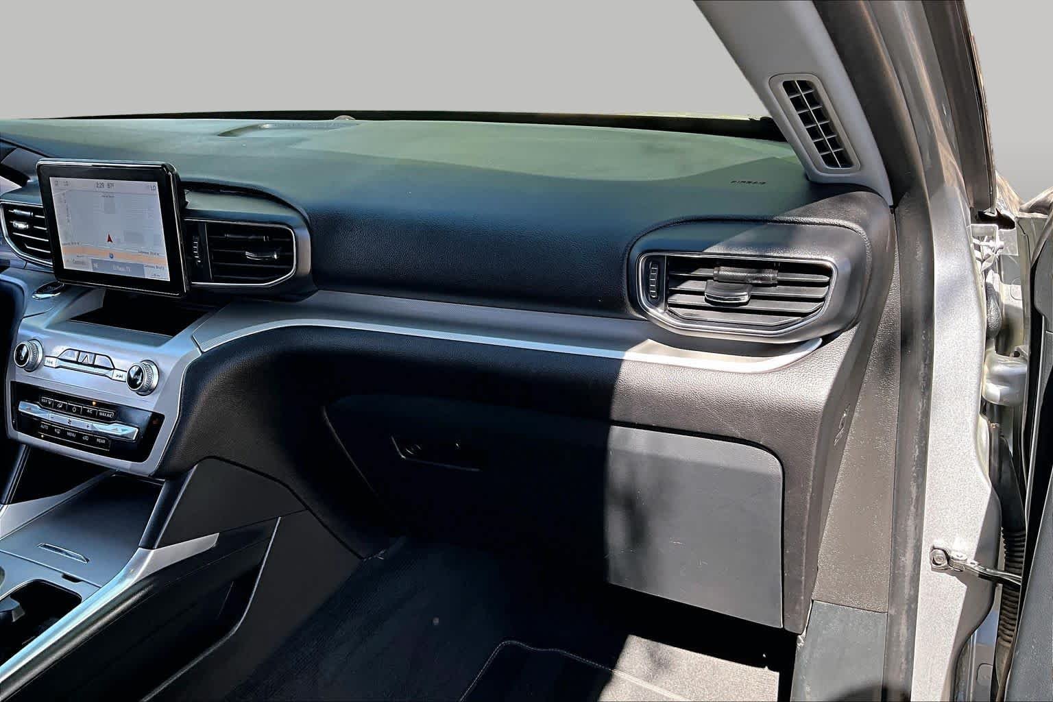 Used 2022 Iconic Silver Ford XLT image 18