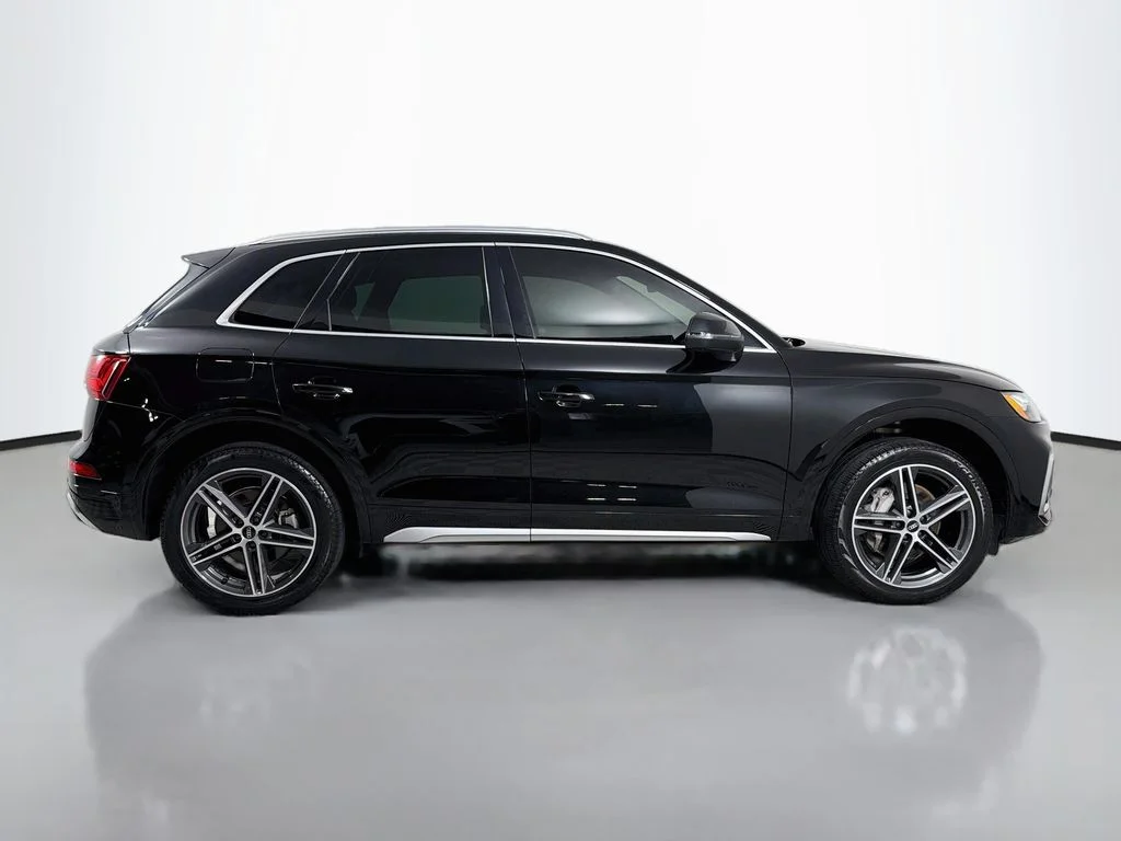 Used 2023 Black Audi 55 Premium image 4