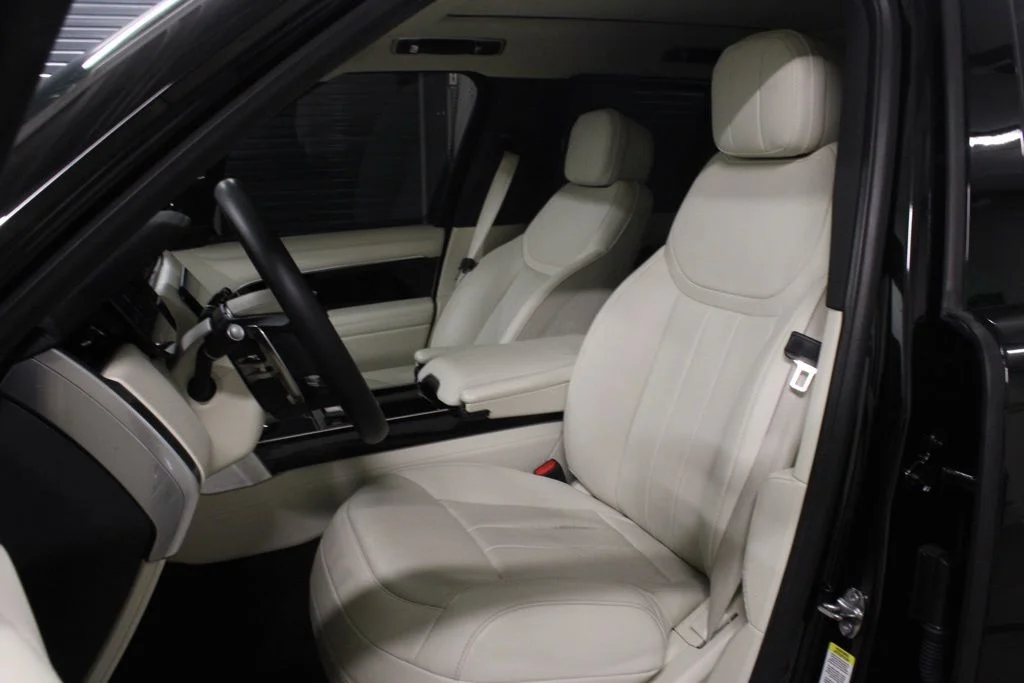 Certified Used 2025 Black Land Rover SE image 5