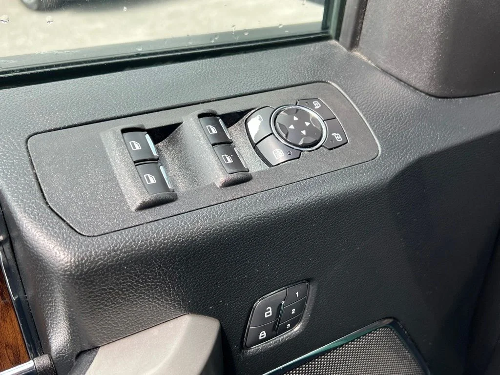 Used 2019 Black Metallic Ford Lariat image 19