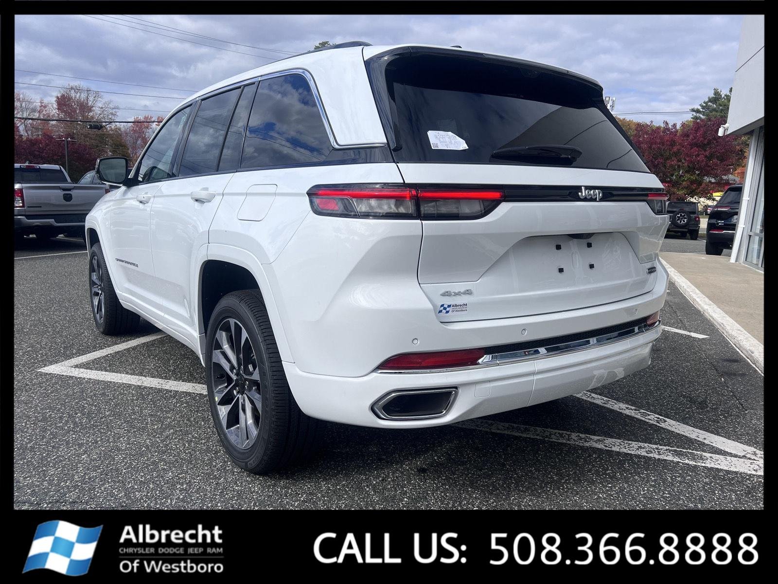 2025 Jeep Grand Cherokee Overland photo 2