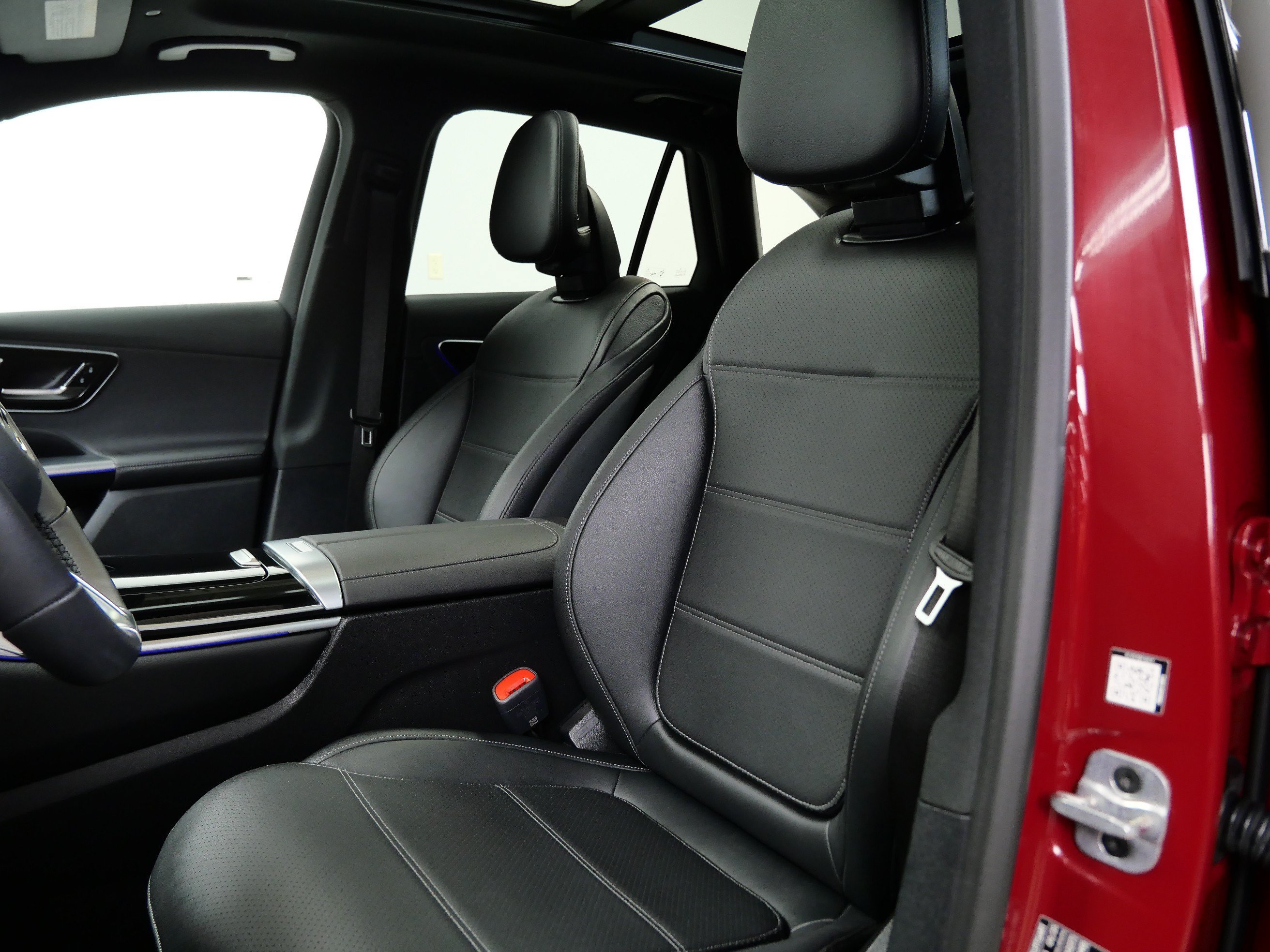 Certified Used 2026 MANUFAKTUR Patagonia Red Metallic Mercedes-Benz GLC 300 image 15