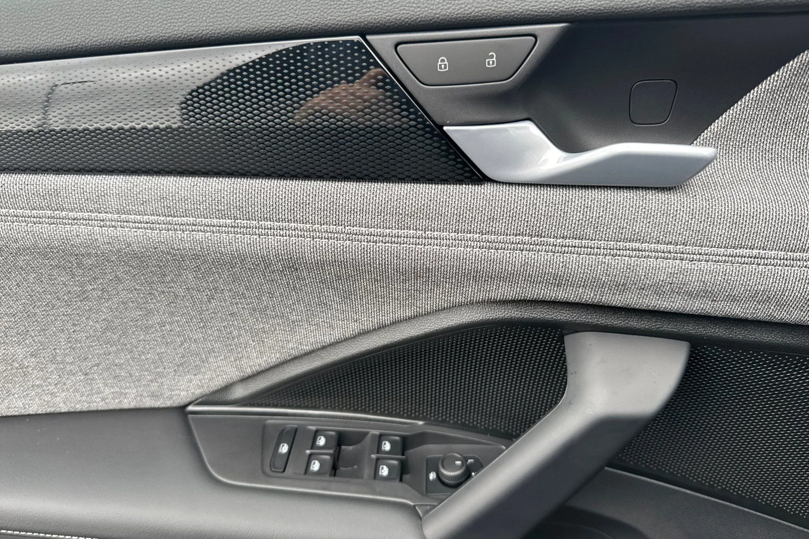 2026 Volkswagen Tiguan S - Photo 10
