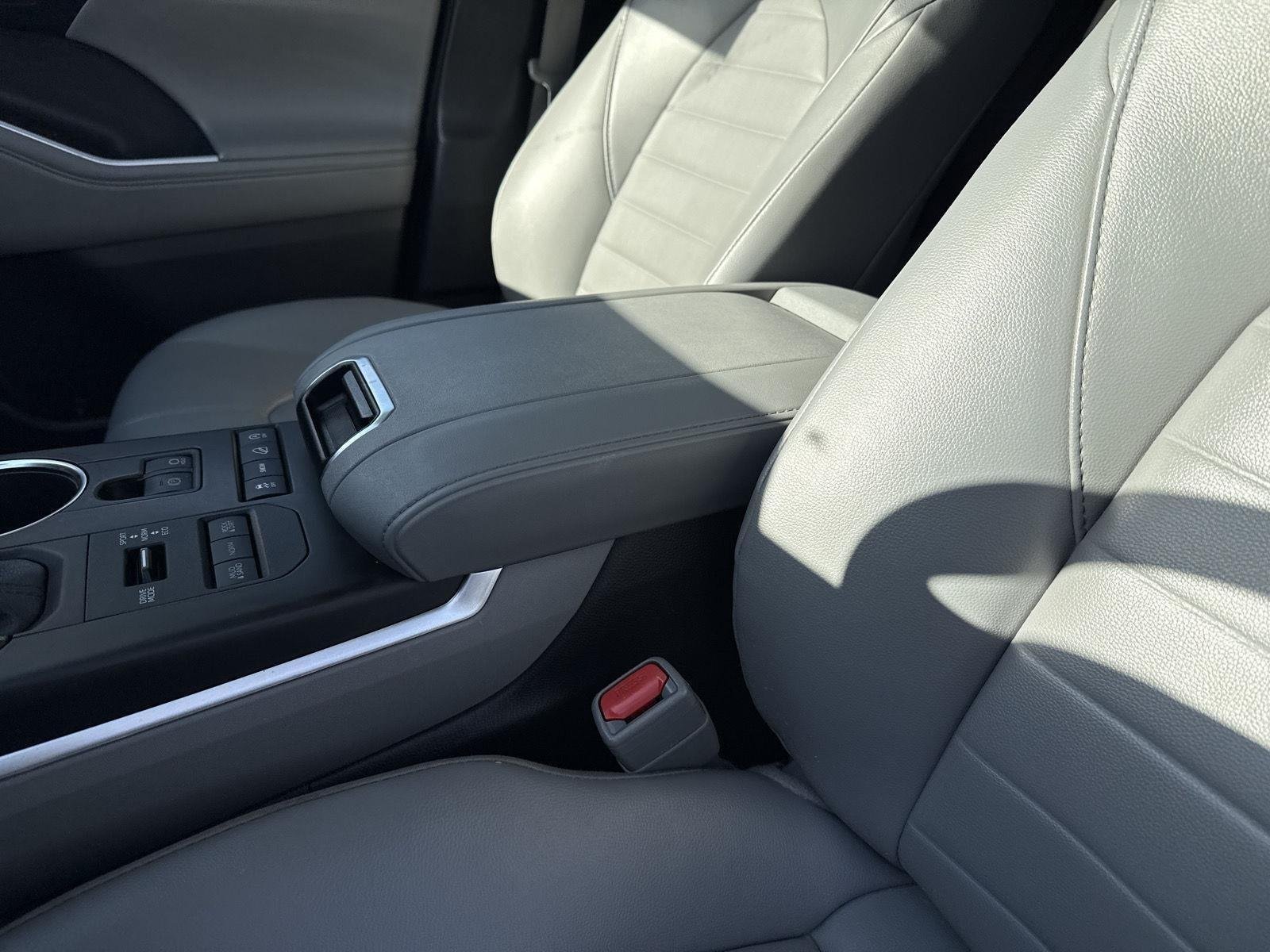 Used 2022 Moon Dust Toyota XLE image 26