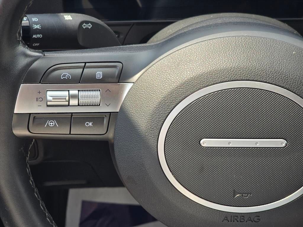Used 2025 Gray Hyundai SEL image 15