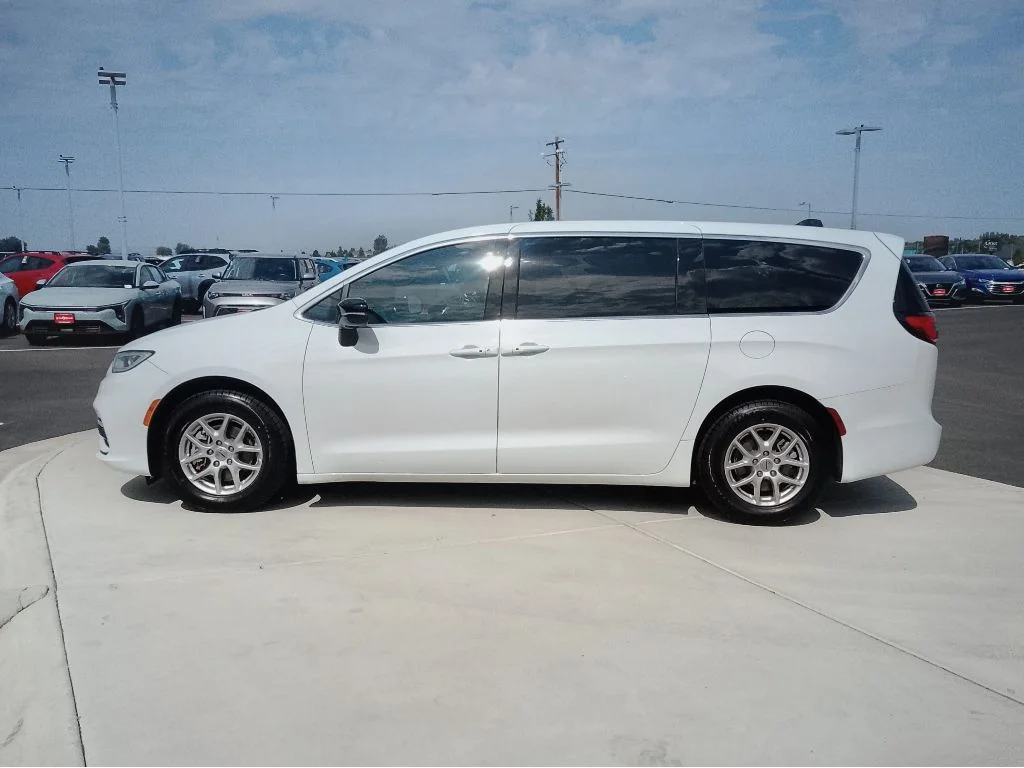 Used 2025 Bright White Clearcoat Chrysler Select image 6