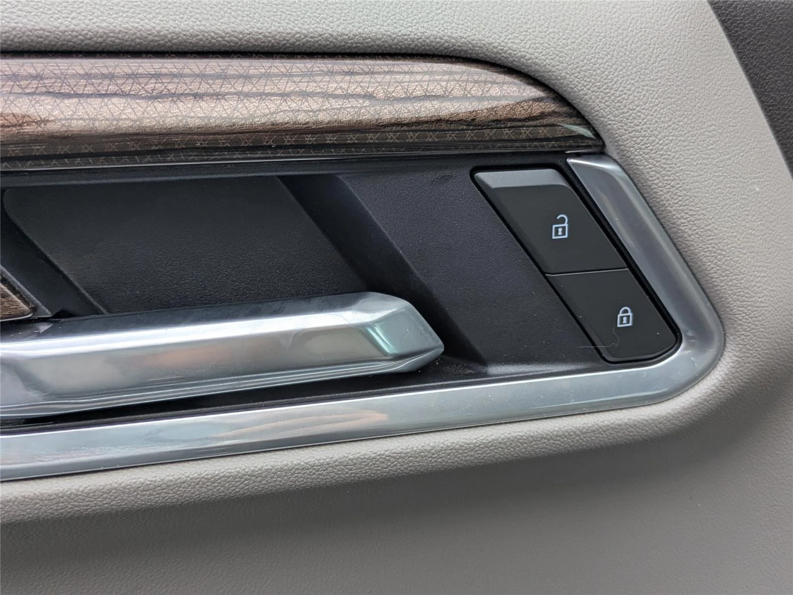 Used 2025 Sterling Gray Metallic Chevrolet RST image 25