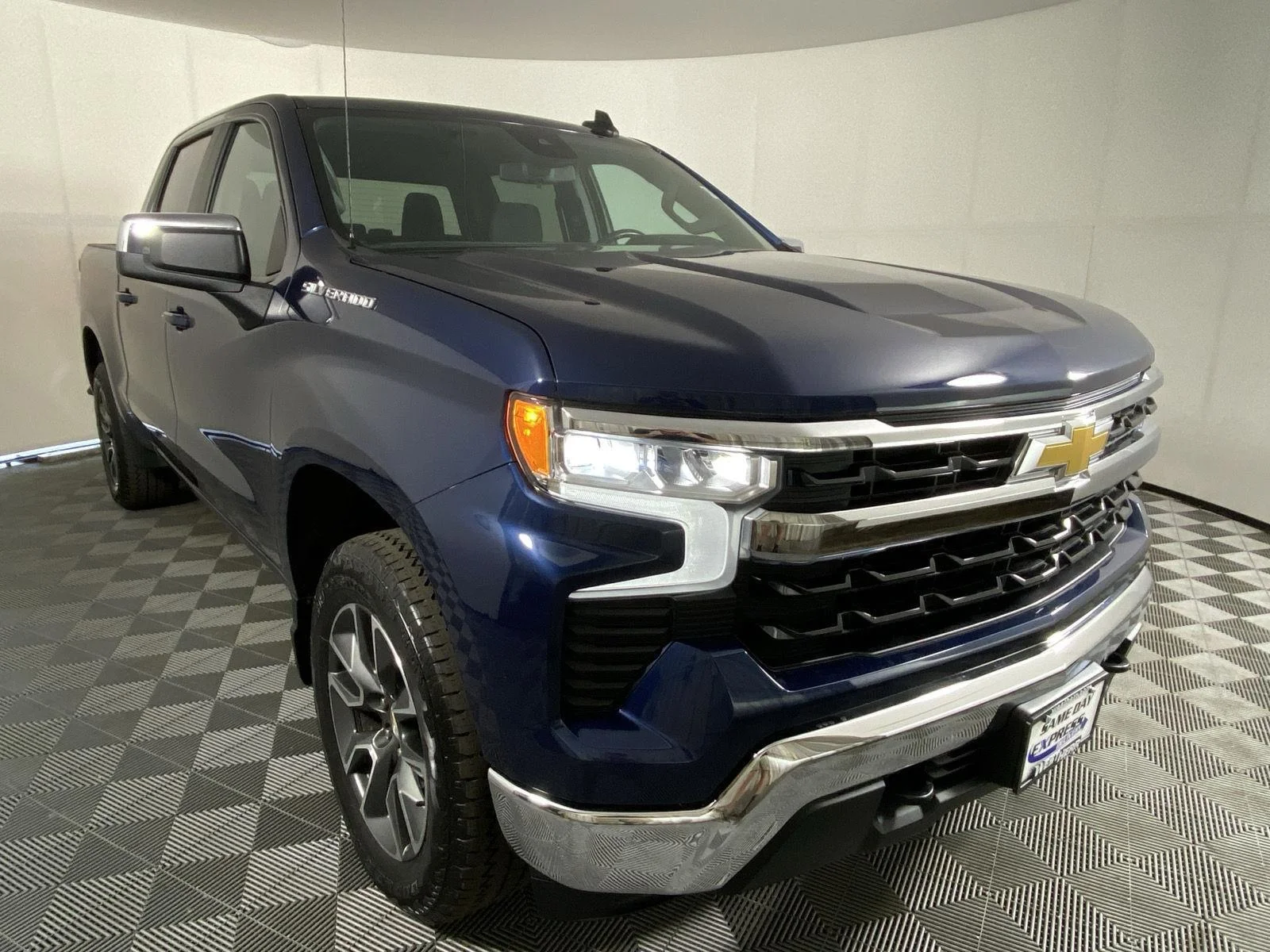 Used 2023 Northsky Blue Metallic Chevrolet LT image 18