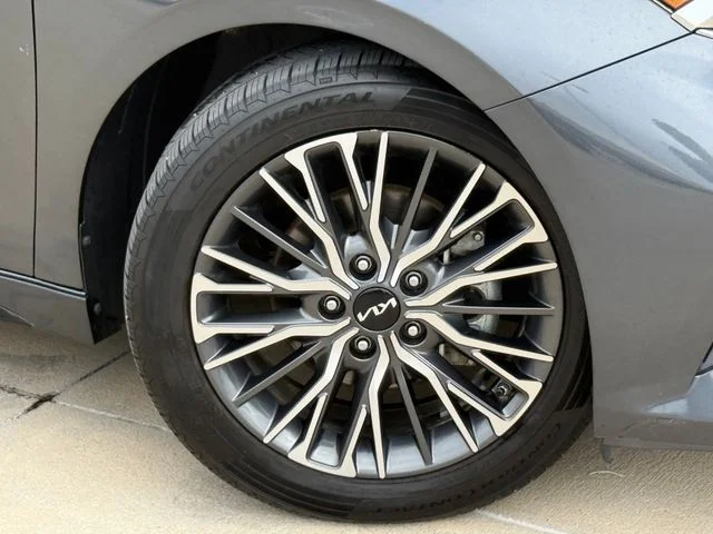 Used 2022 Gray Kia GT-Line image 2