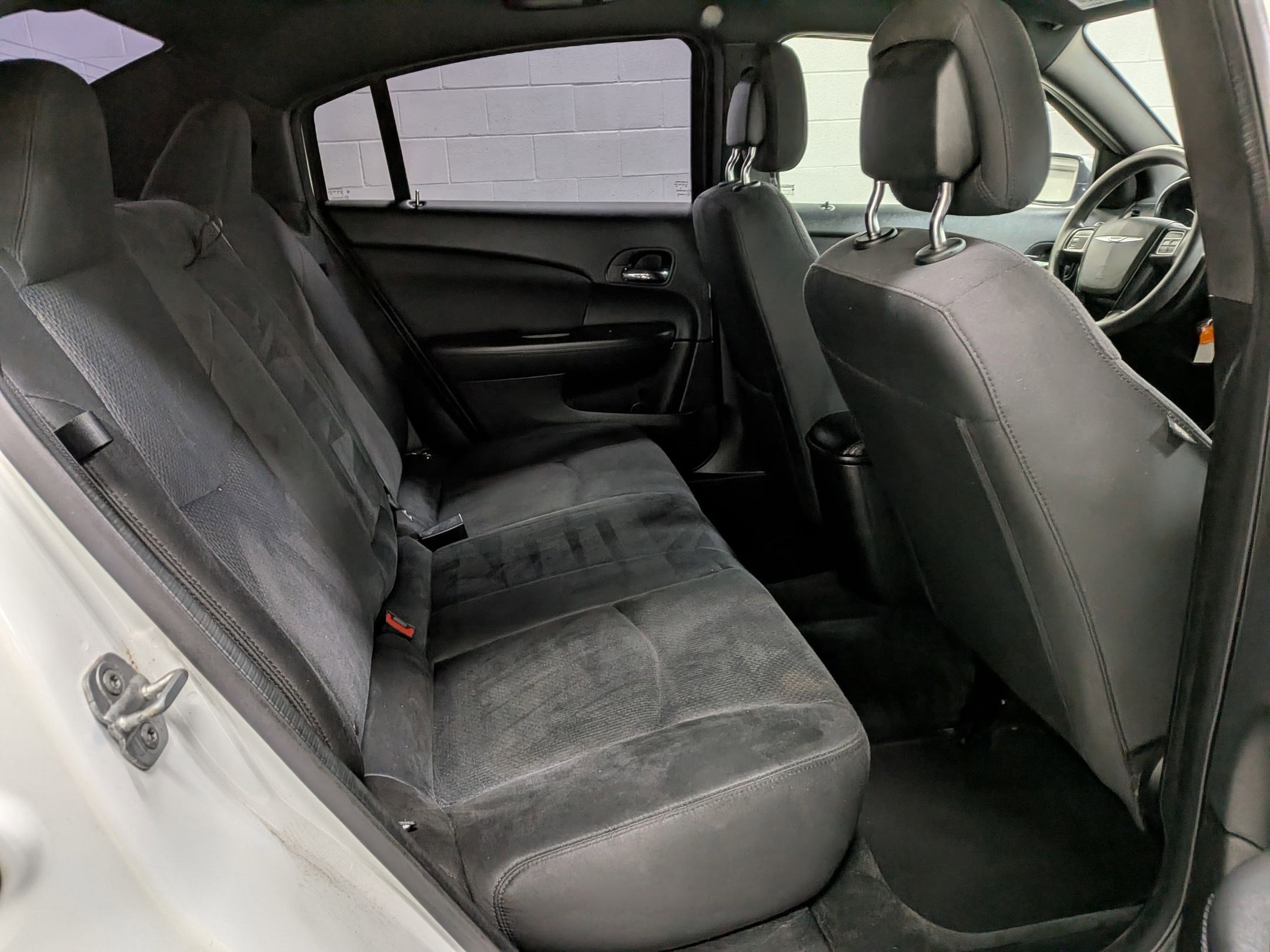 Used 2014 Bright White Clearcoat Chrysler LX image 28