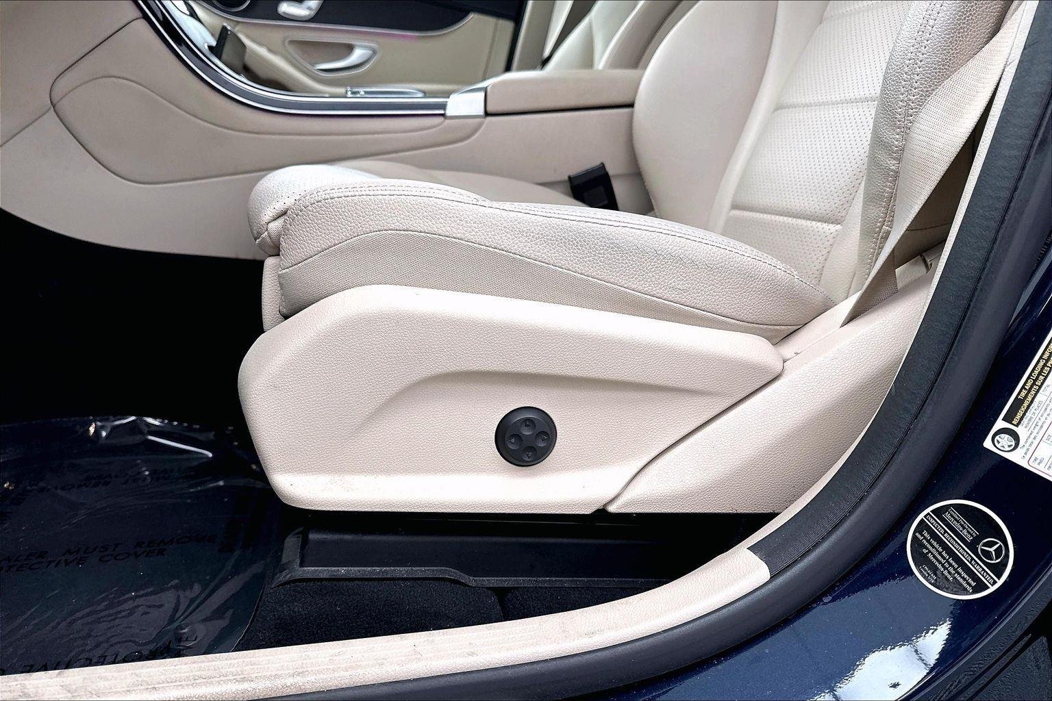Used 2022 Lunar Blue Metallic Mercedes-Benz GLC 300 image 26
