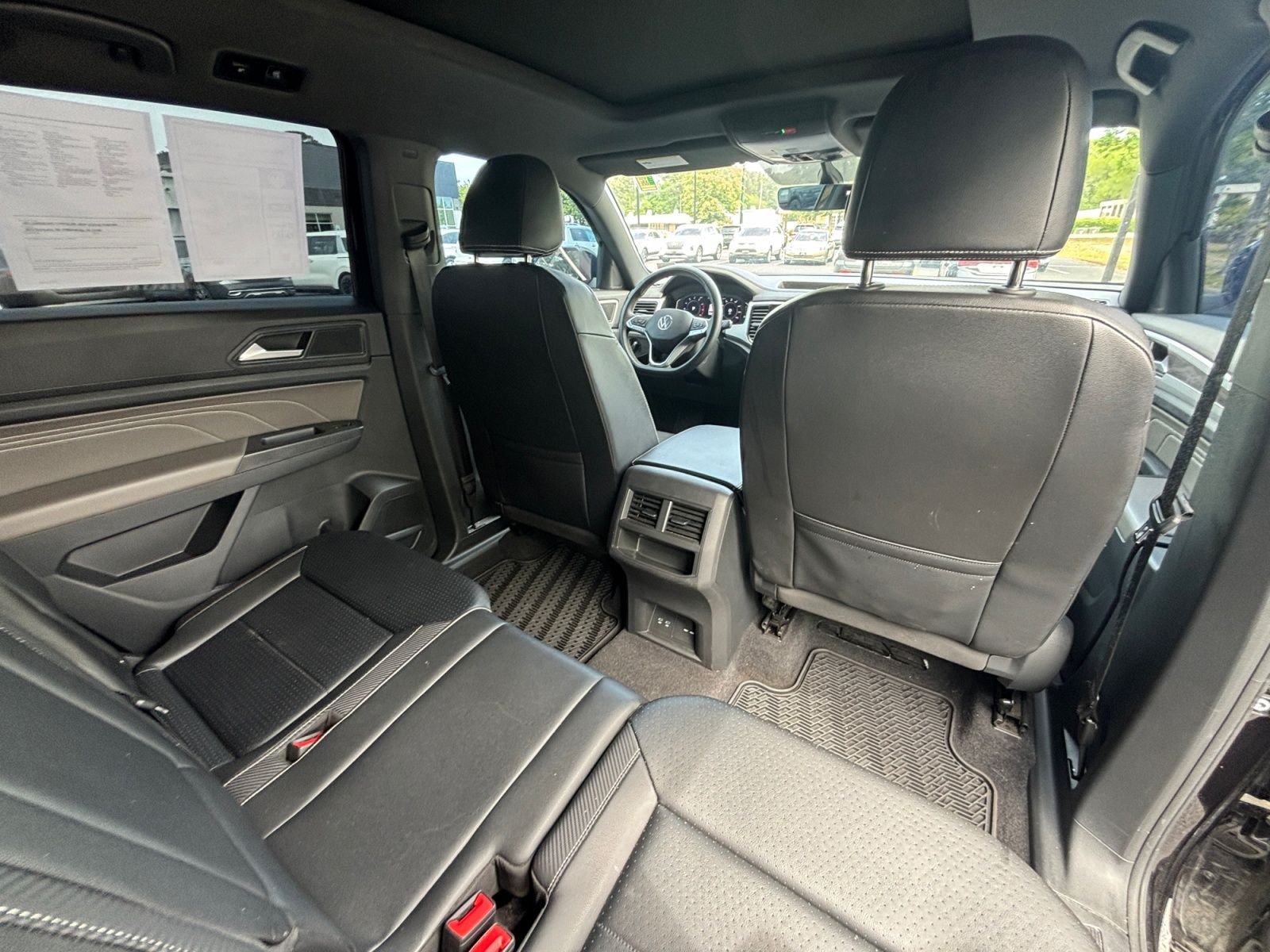 Used 2022 Black Volkswagen 2.0T SE w/Technology image 19