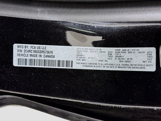 Used 2025 Black Chrysler Select image 31