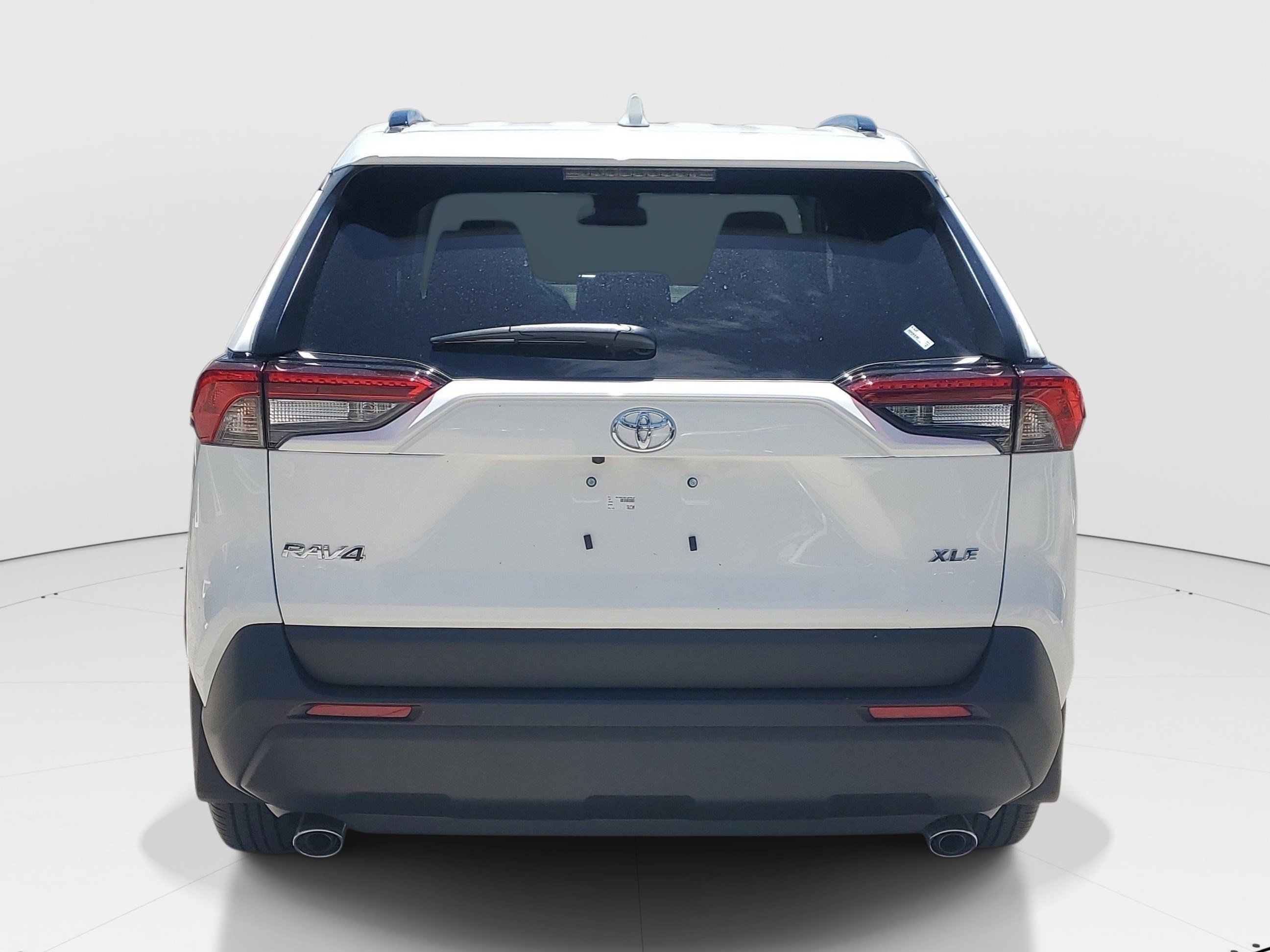 Used 2025 Ice Toyota XLE image 4