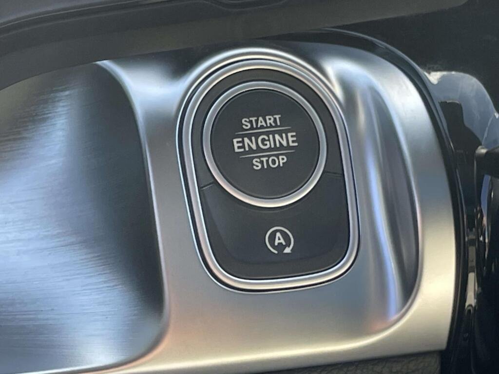 New 2026 Polar White Mercedes-Benz GLB 250 image 34