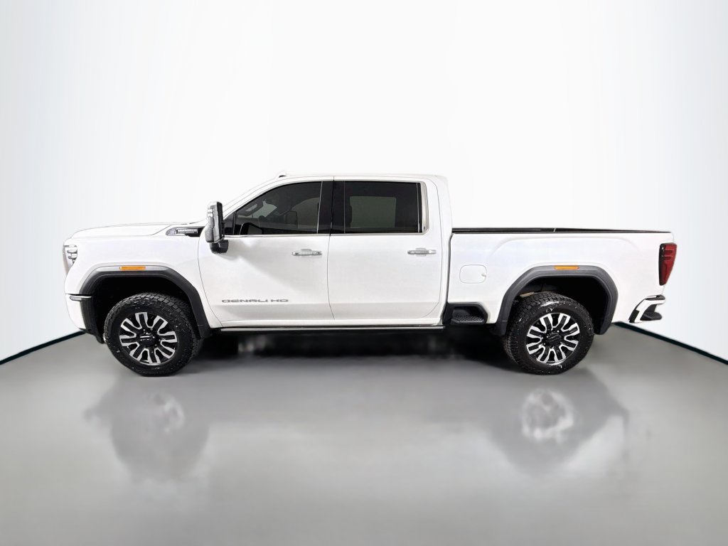 Used 2024 White Frost Tricoat GMC Denali Ultimate image 4