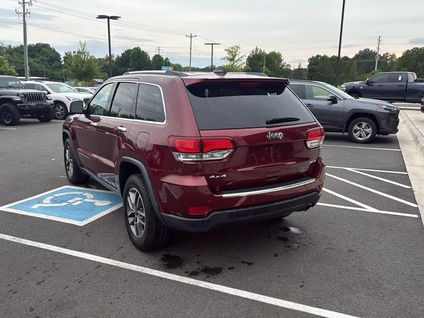 Used 2020 RED JEEP LIMI image 8