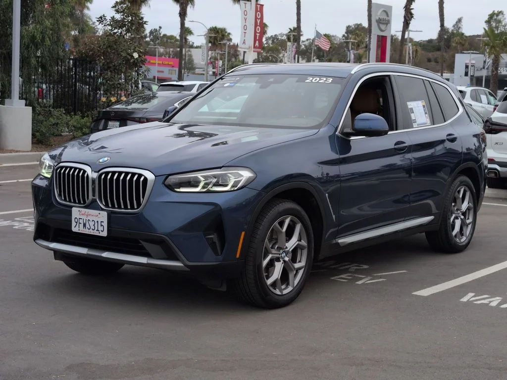 Used 2023 Blue BMW xDrive30i image 2