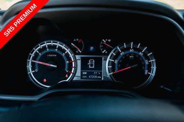 Certified Used 2019 CLASSIC SILVER MET Toyota  image 15