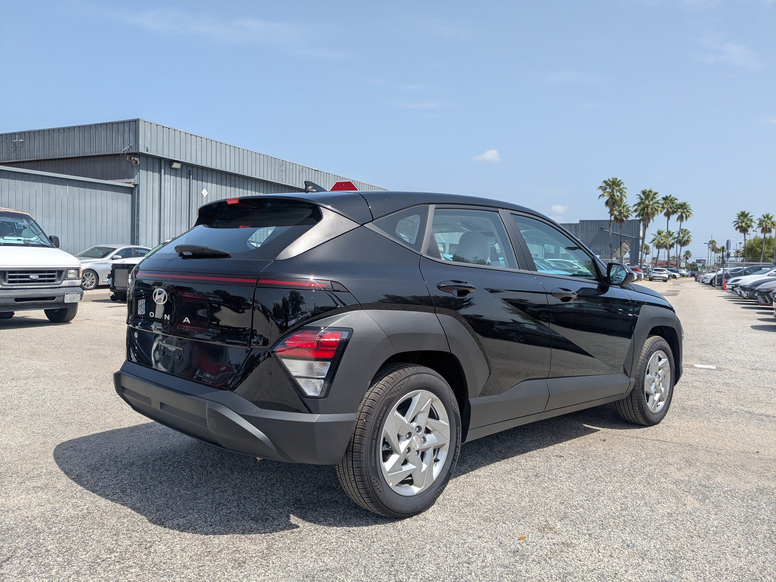 New 2026 Abyss Black Pearl Hyundai SE FWD image 5