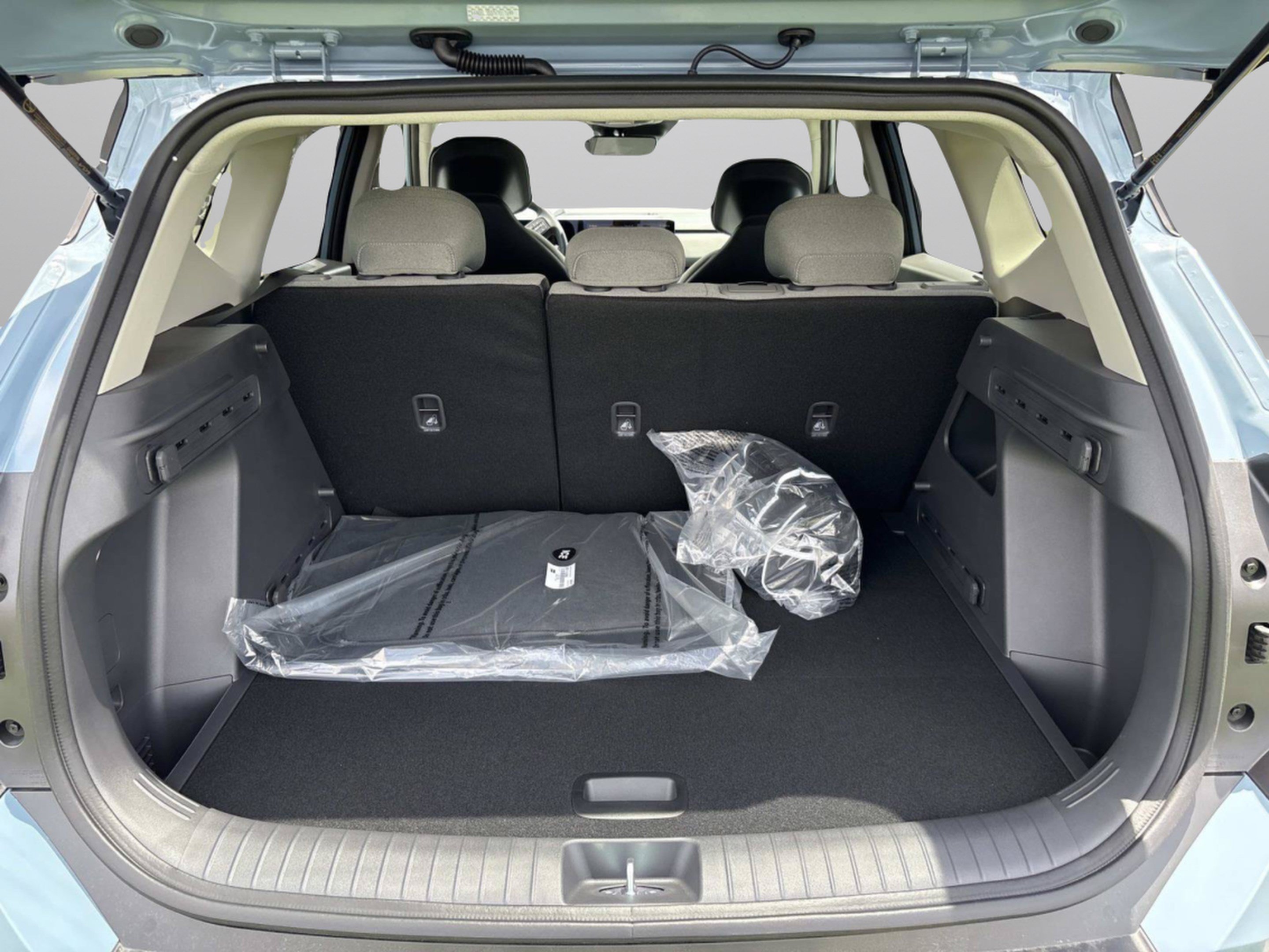New 2027 Frost Blue / Black Roof Kia S image 8