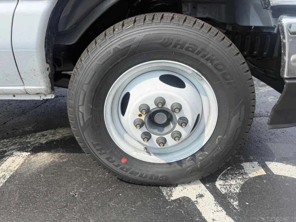 New 2027 Oxford White Ford E-450 DRW image 51
