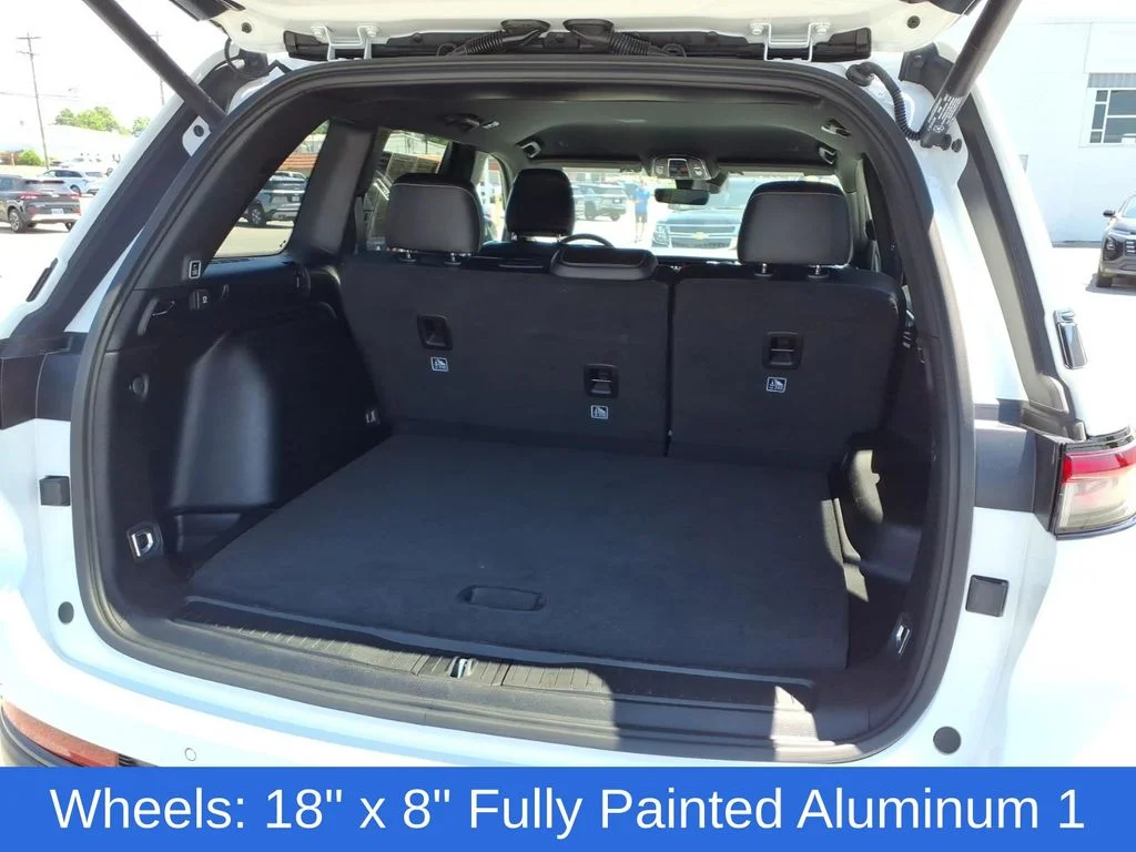 Used 2025 White/off-white Jeep Altitude image 32