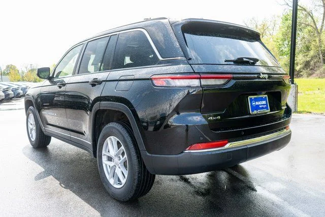 Used 2023 Black Jeep Laredo image 8