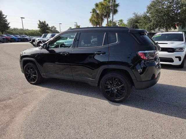 New 2026 Diamond Black Crystal Pearlcoat Jeep Latitude image 9