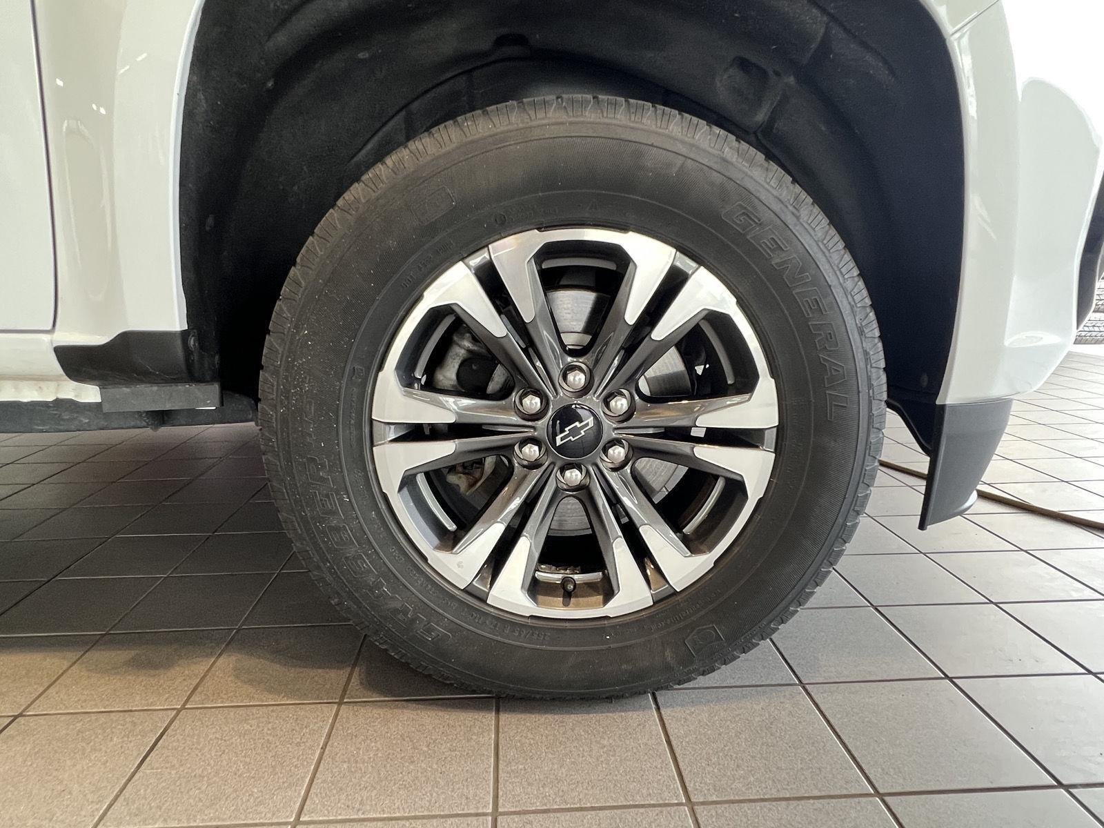 Used 2022 Summit White Chevrolet 4WD Z71 image 9