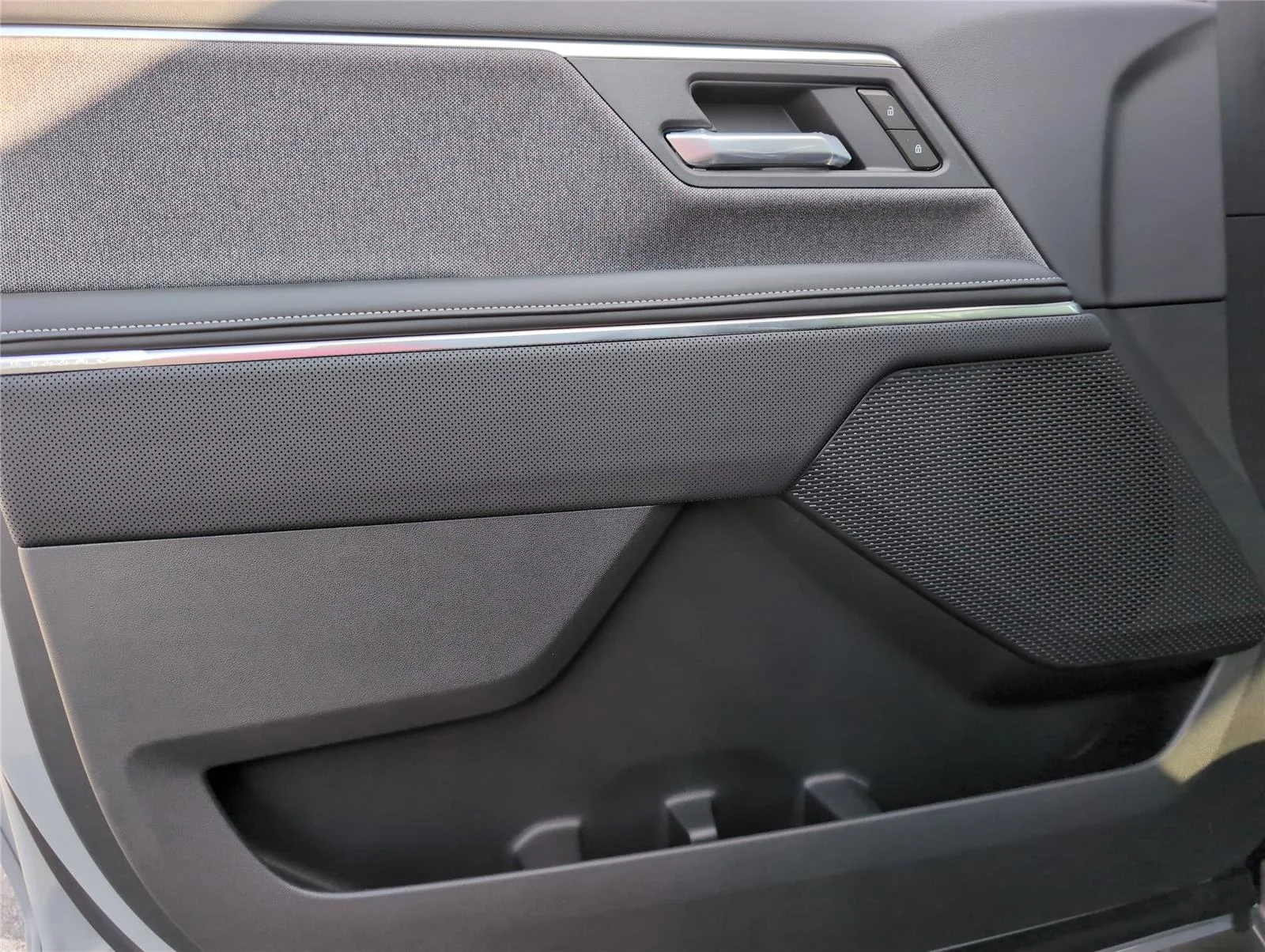 New 2026 Thunderstorm Gray GMC Elevation Standard Range image 31
