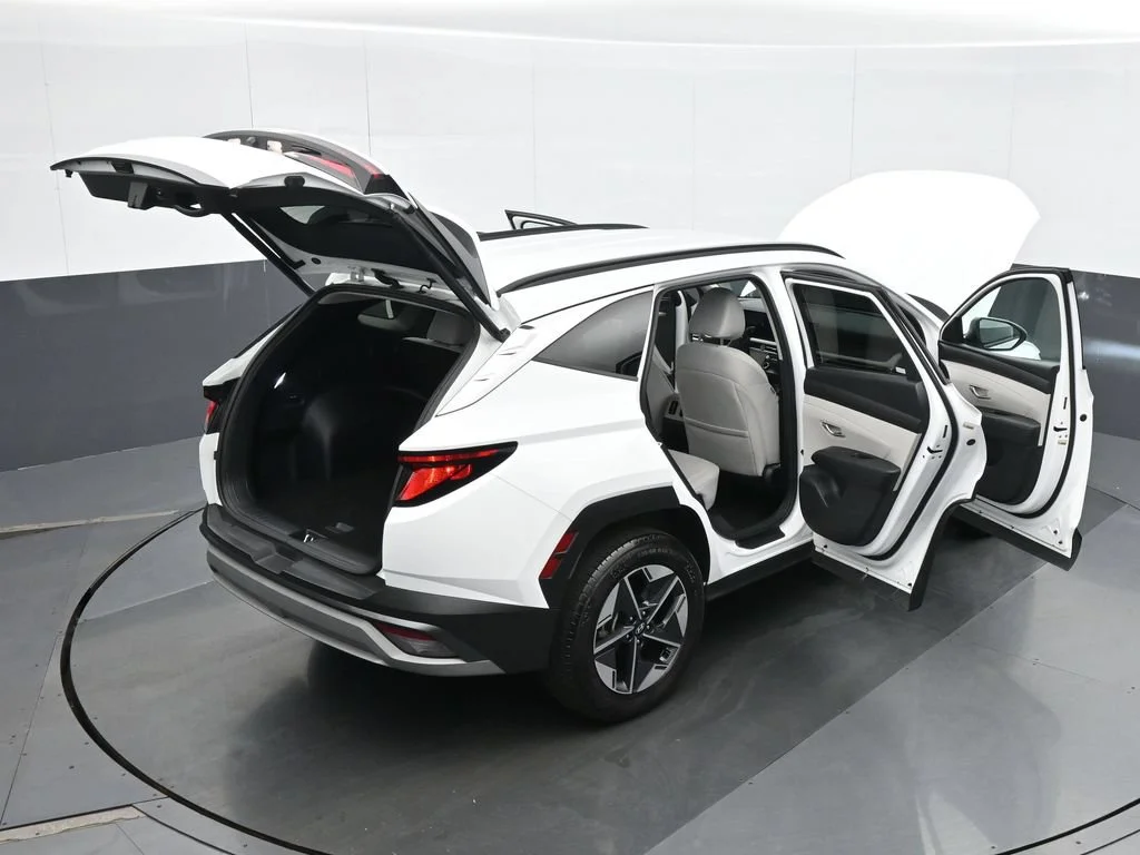 Used 2025 White Hyundai SEL image 42