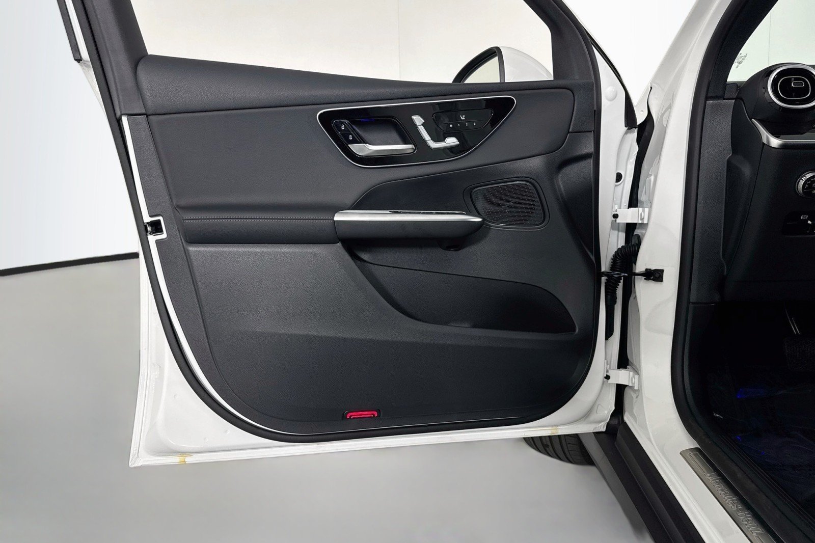 Certified Used 2026 Polar White Mercedes-Benz GLC 300 image 22