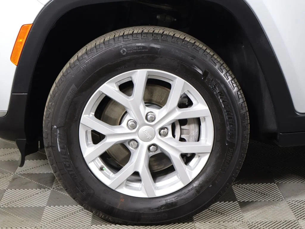 Used 2023 Silver Jeep Limited image 25