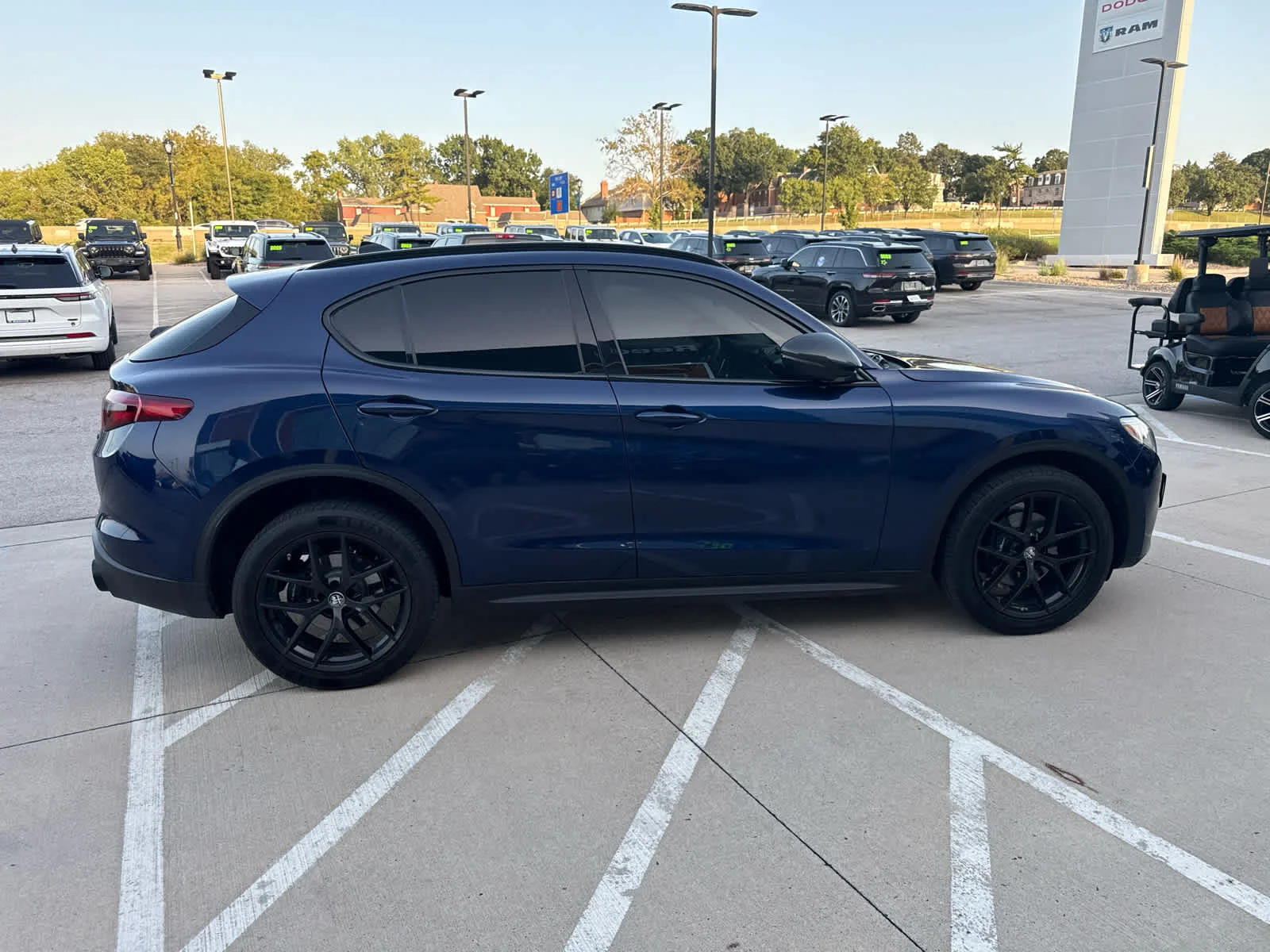Used 2019 BLUE Alfa Romeo Sport image 4