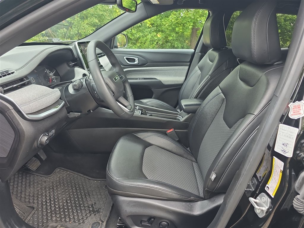 Certified Used 2025 Black Jeep Latitude image 20